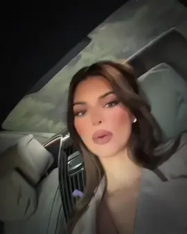 as mais mais 🫦 tô tão feliz nem acredito que amanhã, sexta e segunda não tem aula 🥹 // ib: @𝘾𝗹𝗮𝗿𝗮 ᵗˢ #kendalljenner #haileybieber #kyliejenner #fypシ゚ #xybca #explore #viral @Kendall Jenner @Hailey Bieber @Kylie Jenner 