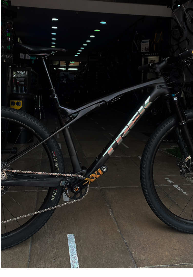 Disponible una bicicleta Usada como nueva, Trek Supercaliber en carbono, con grupo XT, bielas XX1 en carbono, frenos hidráulicos XT. #biciusada #trek #treksupercaliber #usadas #bicicleta #bicimtb #mountainbike 