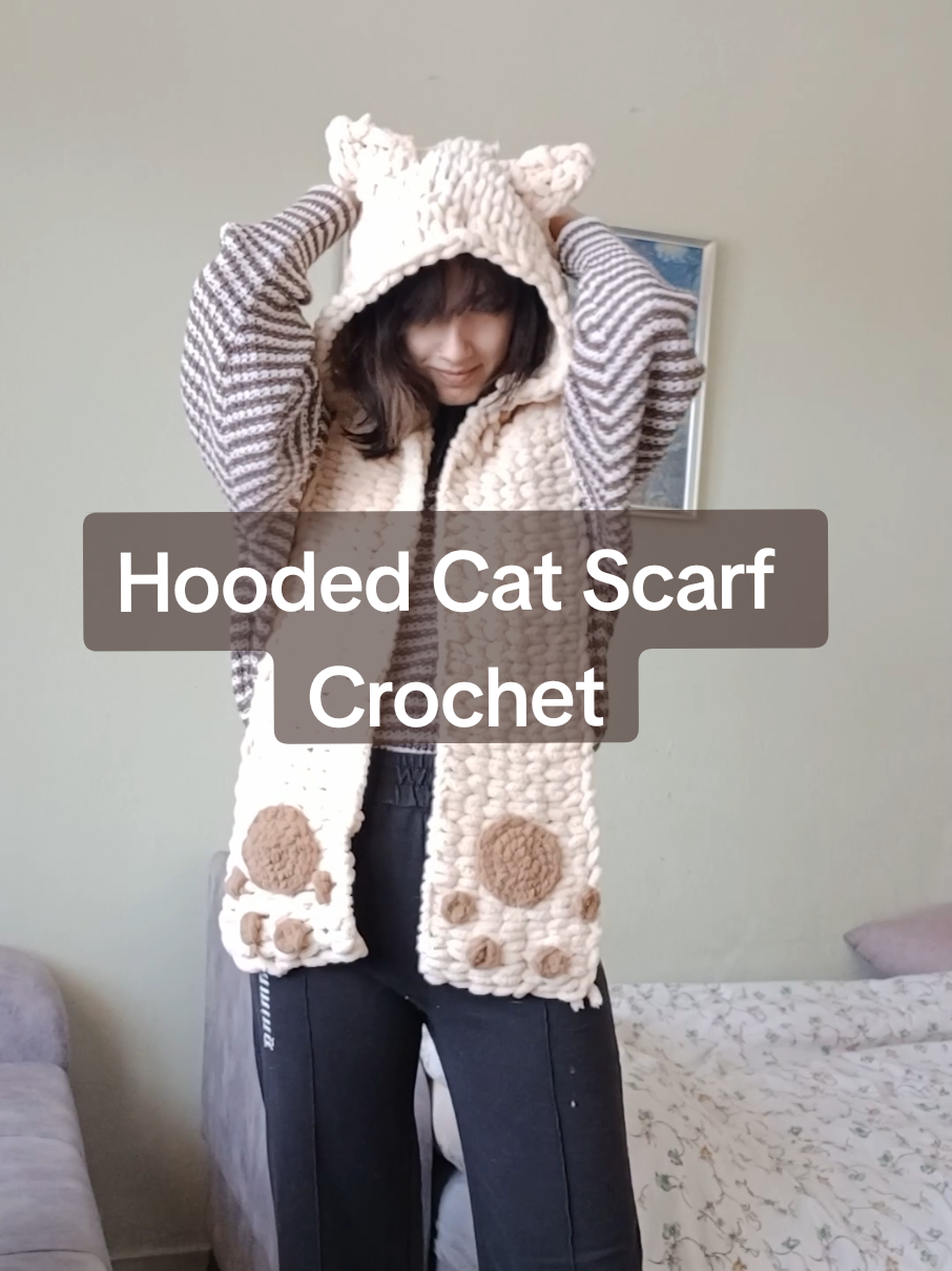 Hooded Cat Scarf Crochet with Alize Puffy Yarn!!  @Ellzero . . #crochet #alizepuffy  #hoodedscarf #crochetscarf #fingercrochet #crochetclothes #crochetfashion 