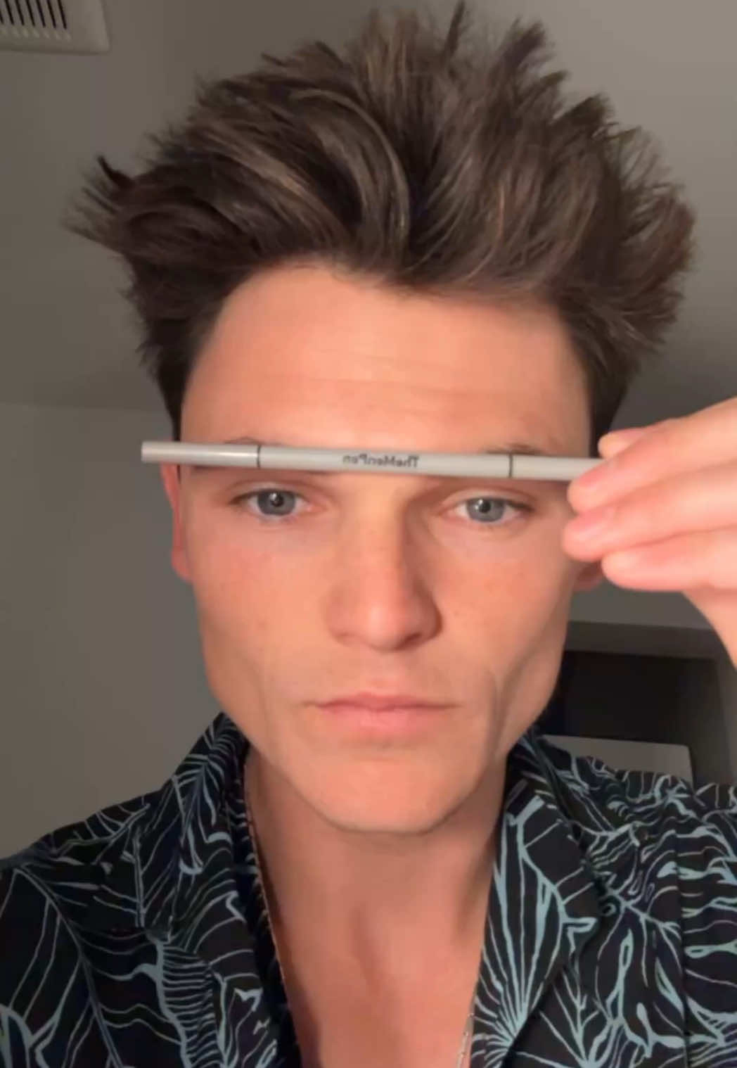 Every Actor Uses This. #eyebrows #mensgrooming #menseyebrows 