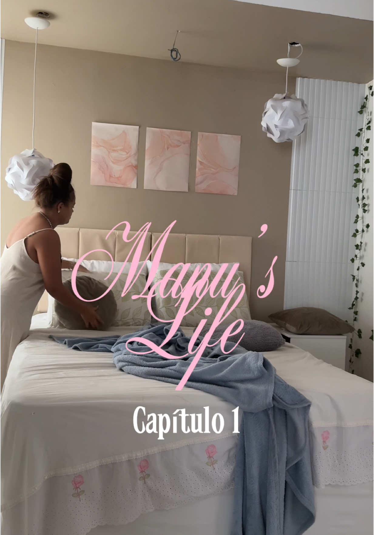 Ep. de hoje em Manus Life: A protagonista acorda com um coque no alto, uma bebê no colo e a certeza de que o café vai esfriar. Mas nada abala essa dupla dinâmica que enfrenta fraldas, mamadas e mini dramas com muita fofura (e um pouquinho de caos). Rotina de mãe? Temos. Narração épica? Também! Assista até o final e me conta: qual parte mais te representa? #ManusLife #RotinaDeMãe #MaternidadeReal #BebêNarrada