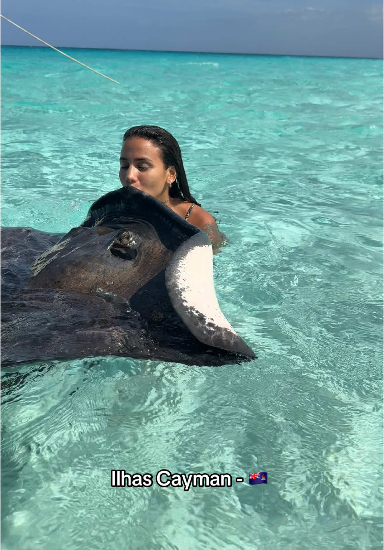 📍 Ilhas Cayman  Mais uma da série: SIM pra tudo, até pra entrar em um mar no Caribe com arraia. 🤍  #viagens #trip #dicadeviagem #illhascayman #caymanislands #caymanislands🇰🇾 #fyp #fyppppppppppppppppppppppp #travel #fypp #viageminternacional 