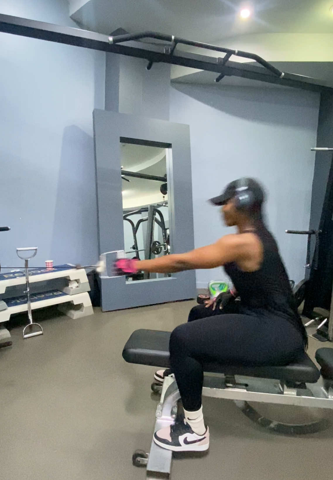 Work my Upperbody and ABS let’s go guys 😉#FitTok #GymTok #fitgirlsoftiktok #camerountiktok🇨🇲237🥰 #usa_tiktok #yaoundecameroun🇨🇲🇨🇲 #hiltonyaounde #fitnessgirl #fitnessbody 