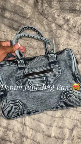 I already have some pins in mind but when i start i will vlog getting the patches &everything.!! 😻😻👜 #pursetok #whatsinmybag #junkpurse #junkbag #denim #denimpurse #DIY #junknails 