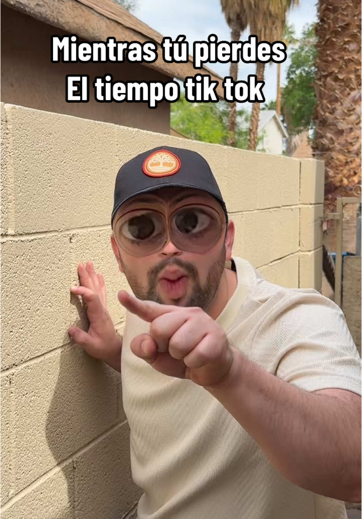 Mientras tú pierdes el tiempo en tik tok #humor #comedy #comedia #fyp #humortiktok 
