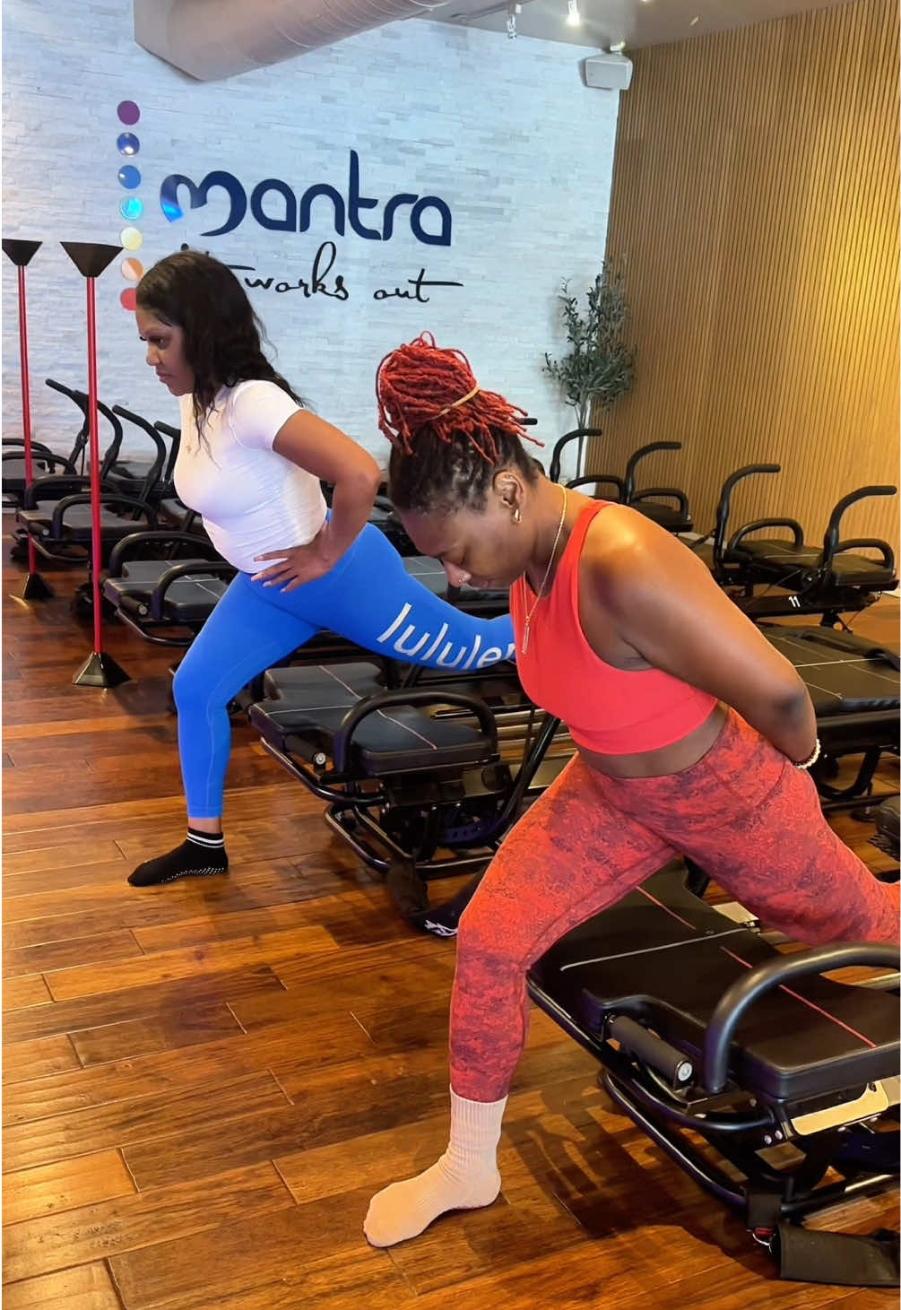 A little day in the life with one of my fave Lululemon besties ❣️ Since I technically work from home, it’s always refreshing to link up with someone from the same company—it’s giving balance, good convos, and girl time. We hit up Mantra in Midtown Tampa—a killer workout if you’re trying to get stronger, leaner, and more toned. It’s a Lagree-inspired class that uses a Megaformer (think: Pilates on 10) and challenges every inch of your body with slow, controlled movements. Don’t sleep on it if you have one in your area! After class, we kept it clean and cute at True Food Kitchen—my go-to when I want to eat out without compromising how I feel. And y’all already know… if there’s a Sephora nearby, your girl has to stop in. Every location hits just a little different! Spring is here, the whip is new, and I’m officially outside—but in a soft, feminine way only. Stay tuned! #DayInTheLife #LululemonLife #MantraMidtown #LagreeWorkout #TrueFoodKitchen #CleanEats #TampaVibes #SephoraRun #SpringSoftGirlEra #adayinmylife ##mantratampa @Mantra Fitness @🍩 Ðαηι 🍩 