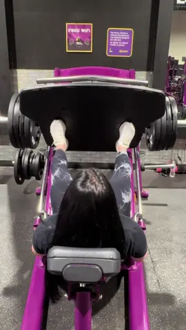 #gym #tampa #planetfitness #strong #woman #power … AQUÍ NO HAY MIEDO 😜🔥💪🏻. 630lb en la prensa , y más y más ….💆🏻‍♀️🤷🏻‍♀️🥰🖤@Yuni Del Sol Rodríguez con mi amor …😝