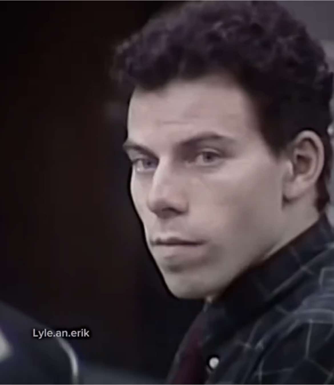 Y’all please don’t judge I’m new to this😅#lylemenendez #erikmenendez #menendezbrothers @𝐌𝐄𝐍𝐄𝐍𝐃𝐄𝐙 