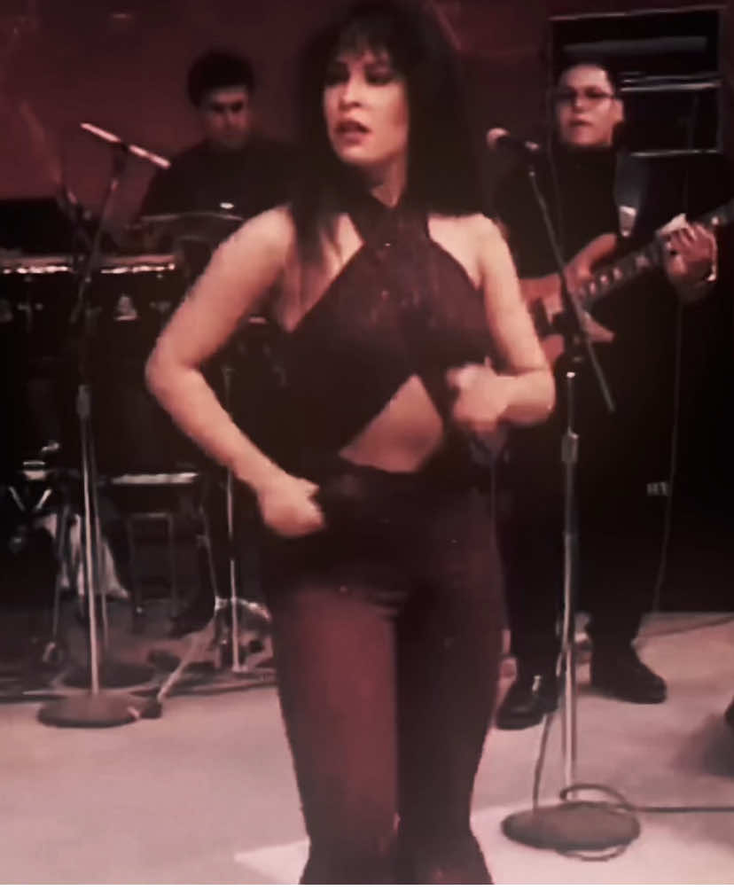 ⋆⁺ʚ🫐ɞ₊✧ || it’s her birthday 😛😛 #demimqqre #videostar #vsp #viral #fyp #selenaquintanilla #selena #selenaquintanillaperez #selenaedit #hipsdontlie #selenaquintanillaedit