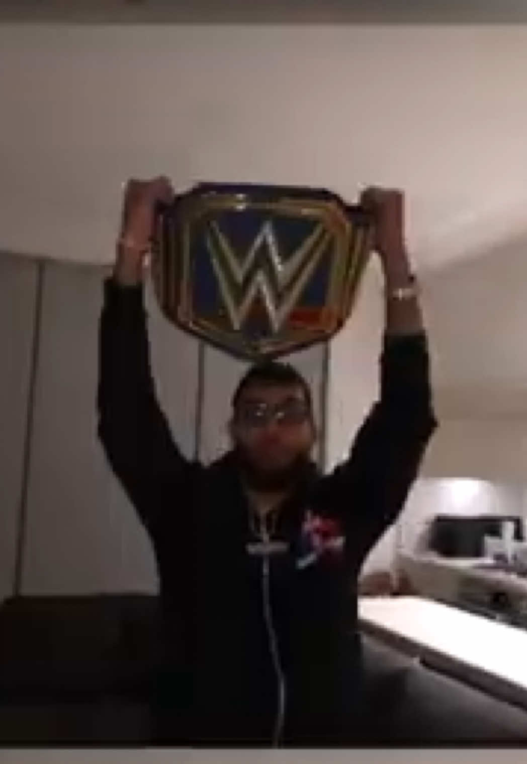 Should he be at wrestlemania ? 😂😂