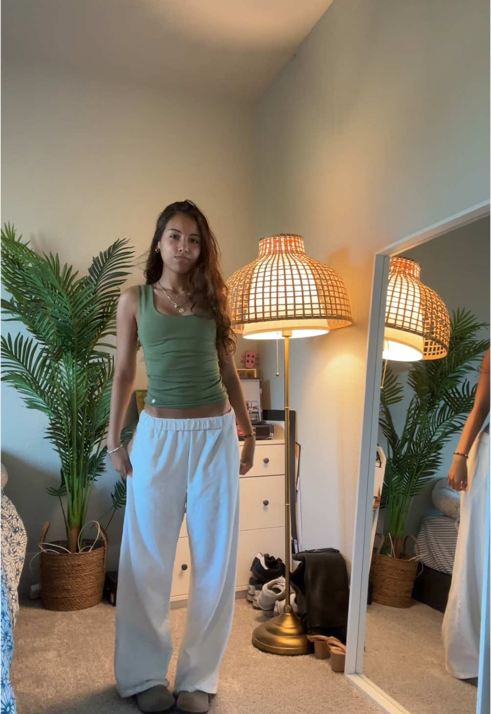 Tank weatherrr☀️ #outfitinspo #outfitideas #springoutfit #summerfits #schoolfit #OOTD #summerfits #fyp 