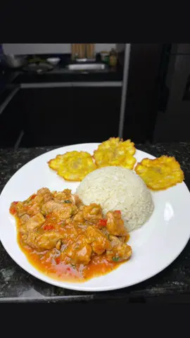 Aquí te regalo otra idea de almuerzo, Cerdo guisado 🐷  . . . . . . #cerdoguisado #almuerzo #ideasdealmuerzo #recetas #recetasfaciles #colombia #gastronomiacolombiana 