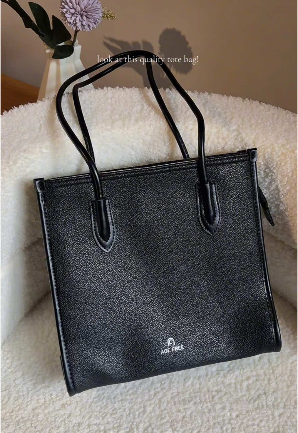 omg ang gaaaanda. #totebag #totebags #largetotebag #largebag #bagforwomen #bagforschool #bags #bag #agefree #agefreebag #agefreebags #leatherbag 