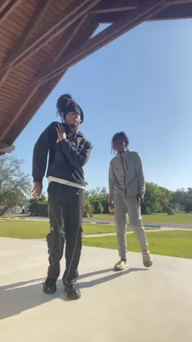 “Move to the left “😂🔥 ,(ft: @Lil ) , #dance2025 #dance #viral 