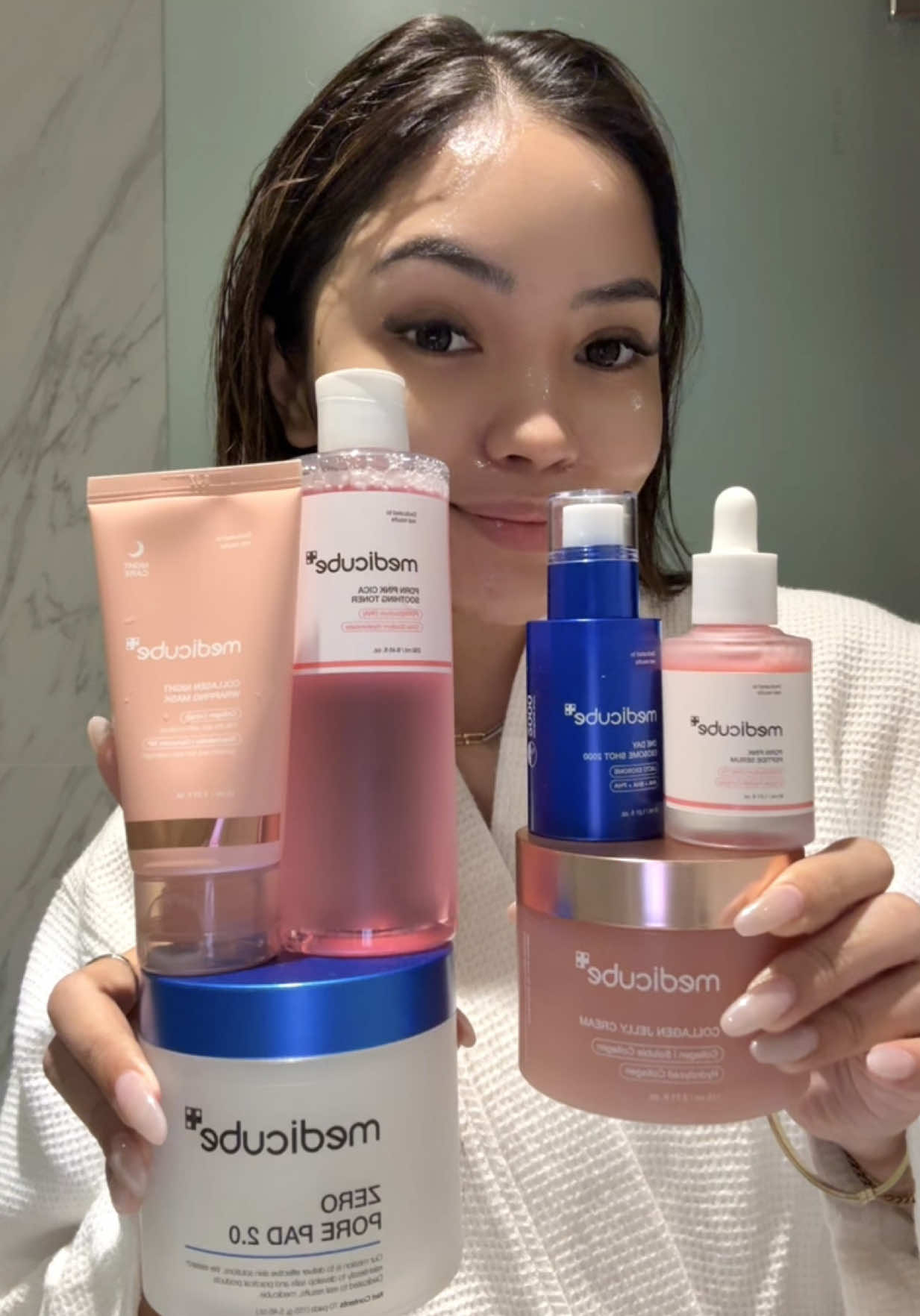 a full evening skincare routine with only some of my @medicube global favs 🧖🏻‍♀️ 🫧 zero pore pad 2.0 🫧 pdrn pink cica soothing toner 🫧 one day exosome shot 2000 🫧 pdrn pink peptide serum 🫧 collagen jelly cream 🫧 collagen night wrapping mask #medicube #medicubeambassador #medicubeskincare #glassskin #kbeauty
