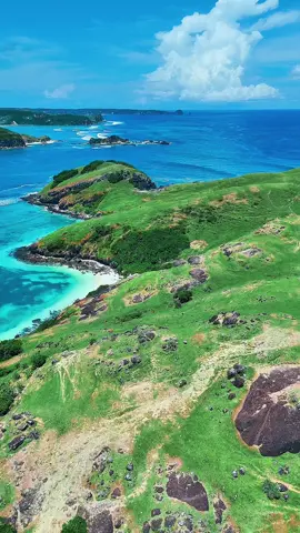 Merese lagi hijau”nya😍 #rekomendasiwisata #paketwisatalombok #serunyaliburan #destinasiwisata #bukitmerese #dronevideo #cinematic #fyp #diindonesiaaja #alamindonesia #fypmalaysia 