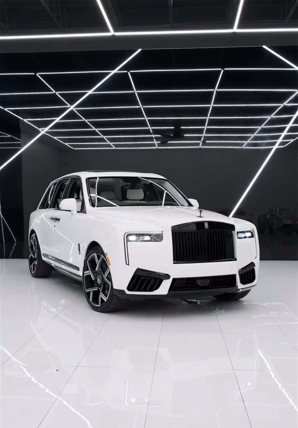 Polar Express 🐻‍❄️ • • • 2025 Rolls Royce Cullinan (IG 📸 @limitedspec) #luxury #speed #luxuryspeed #rollsroyce #cullinan #turbo #pull #review #best #coolest #fastest #exhaust #revving #car #auto #fyp 