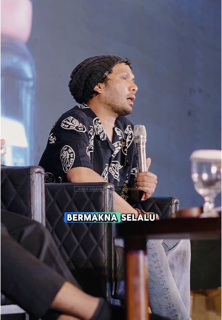 Berbakti bukan berarti selalu mengikuti. Kalau keinginan orang tua bertentangan dengan syariat atau tidak membawa maslahat, maka menolak dengan cara yang baik bukan durhaka✨ 〰️〰️〰️〰️〰️〰️〰️〰️〰️〰️〰️〰️〰️〰️〰️ Jadwal sharing time Ust. @Hanan Attaki insyaallah: 26 April: SAMARINDA 11-12 Mei: LAMPUNG 17-18 Mei: PALEMBANG 24 Mei: BALIKPAPAN 22 Juni: PEKANBARU 14 Juli: BATAM 20 Juli: MEDAN 26-27Juli: MAKASSAR 17 Agustus: SAMARINDA Cara daftarnya di website ➡️ sharingtimeuha.com 😊 #sharingtime #hananattaki #ayahamanah #bogor #karawang #solo #jakarta #jogja #malang #surabaya #semarang #depok #tangerang #bandung #bekasi #purwokerto #cirebon #garut #makassar #padang #palembang #lampung #balikpapan #samarinda