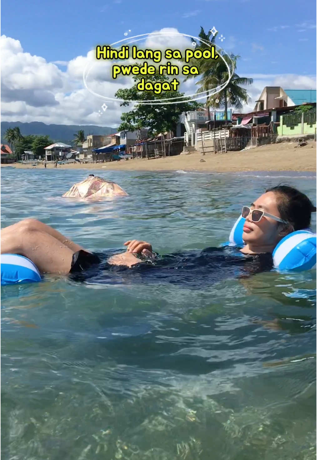 Replying to @mae_amor369 very relaxing to, buy this for your next outing ✨ #inflatablefloater #floatinghammock #floatingbed #beachvibes 