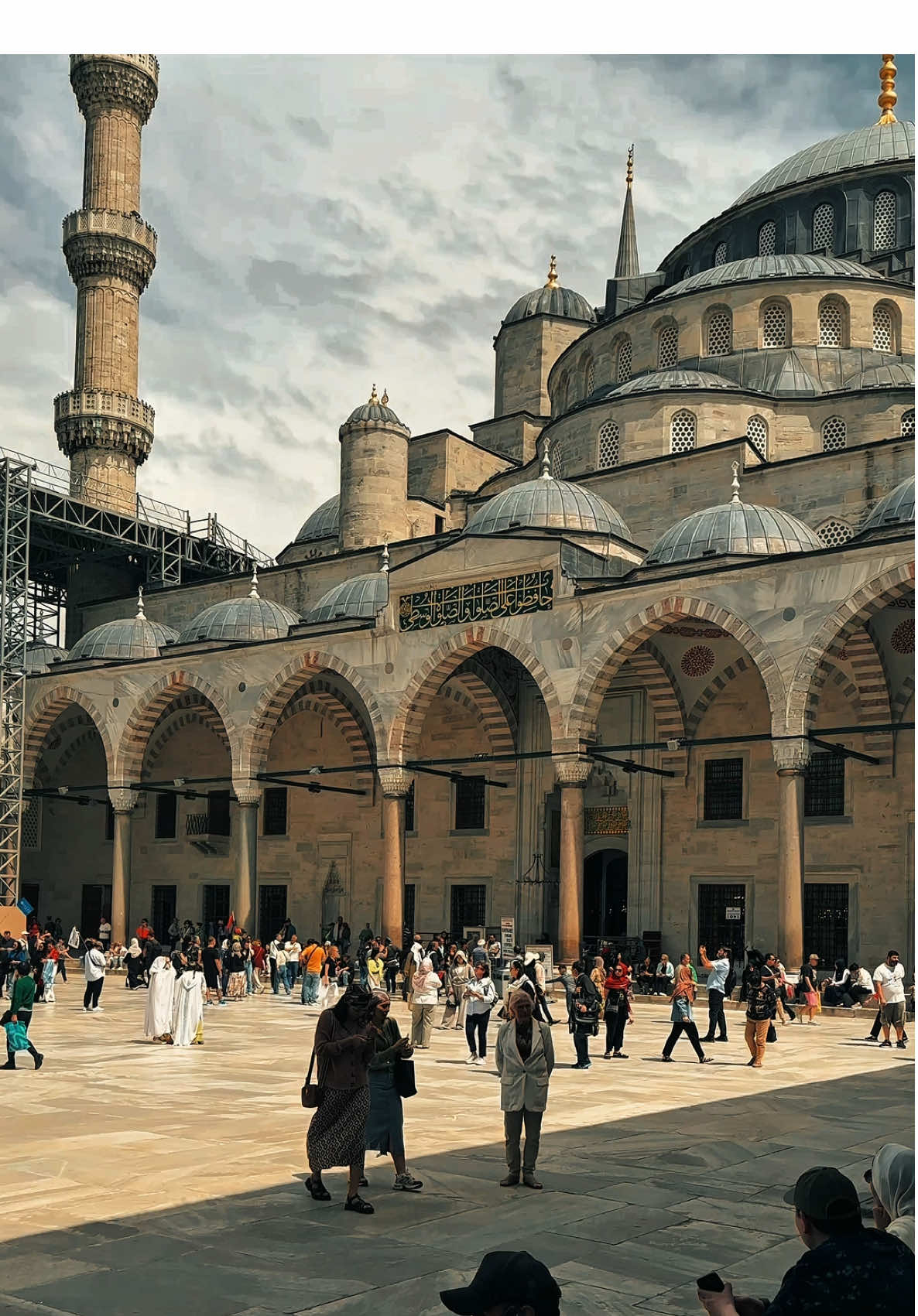 The Blue Mosque, also known as the Sultan Ahmed Mosque, is one of Istanbul’s most iconic landmarks. It was built between 1609 and 1616 during the rule of Sultan Ahmed I and is famous for its stunning blue İznik tiles that decorate the interior, which is how it got its nickname. #turkey #istanbul #bluemosque #mosque #islam #architecture #art #travel #explore #fy