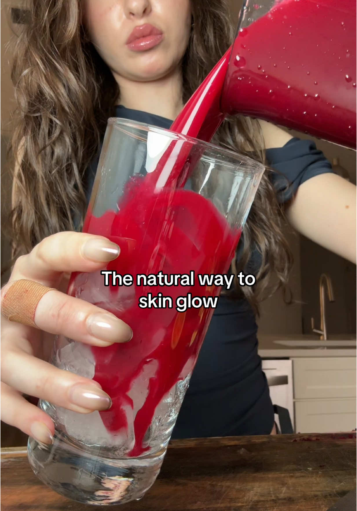 Healthy drinks addict 😛 using beetroot, carrots, apples, oranges, lemon & ginger  #natural #remedy #skincare #skinglow #glowskin 