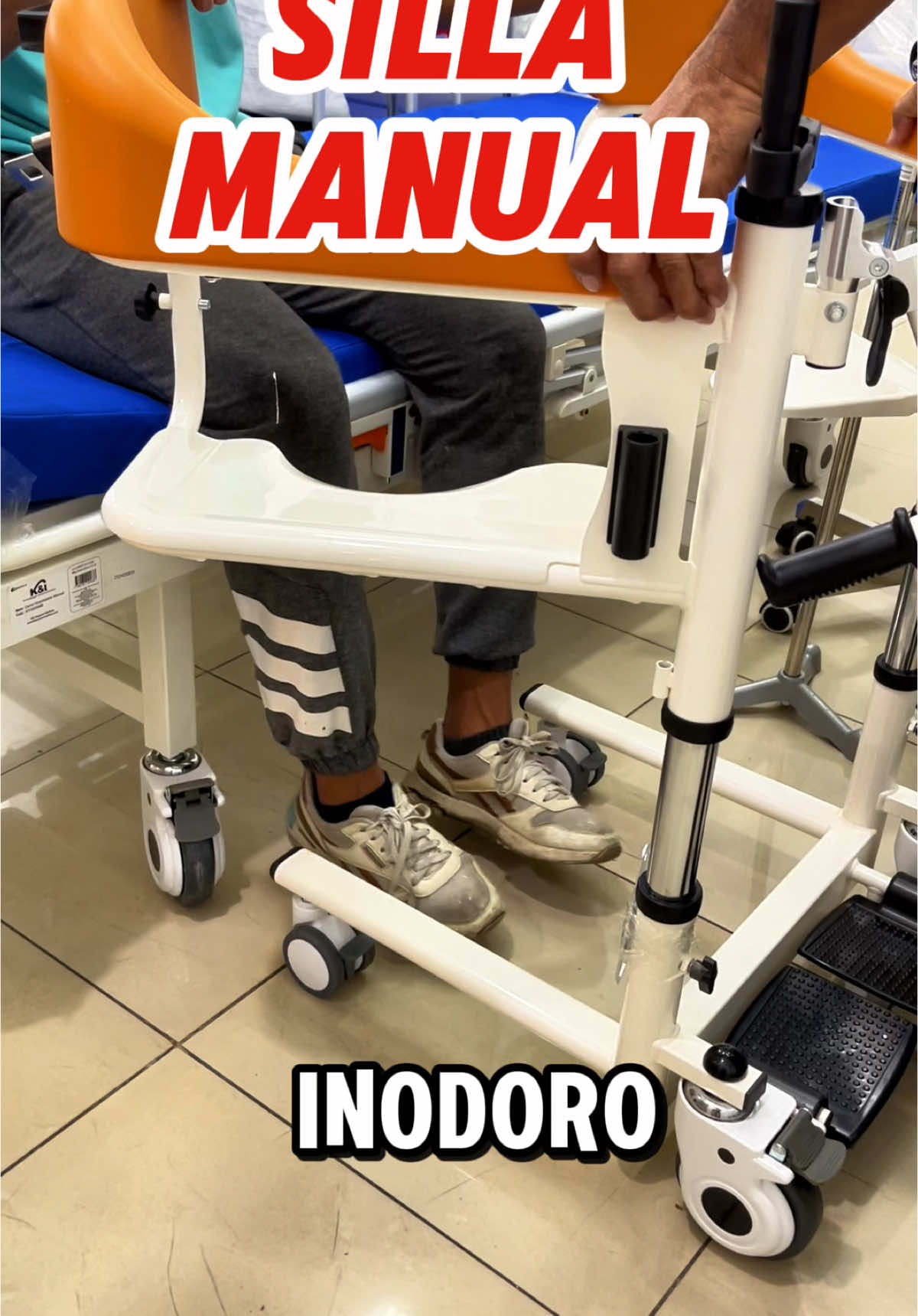 Sillas de transferencia para pacientes con movilidad limitada ✨ #importaciones #insumosmedicos #guayaquil #ortopedia #preciosbajos #lesiones #camashospitalarias #sillasderuedas #sillas #discapacidad 