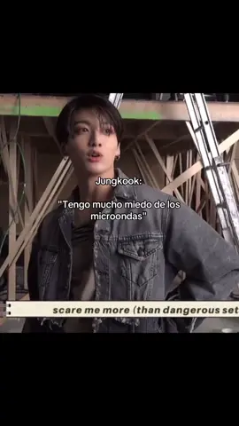 Jungkook puede hacer cualquier cosa menos estar cerca de un microondas JAJAJAKS #jungkook #bts #btsarmy #jk #funny 