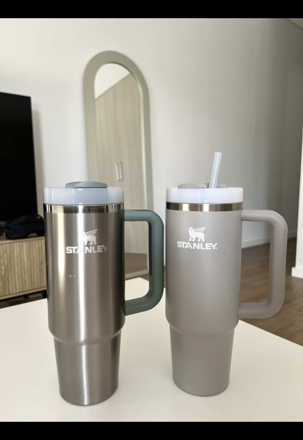 Unboxing @Stanley Australia with me 🤍🫧🪞🦢 #ash #stainlesssteel #30ozstanleywithhandle 