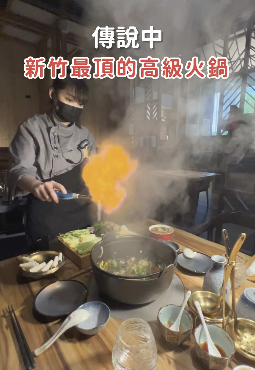 ｜終於來朝聖新竹最頂火鍋！趁感謝祭來吃很划算！！｜➡️喜歡我分享的美食歡迎追蹤 @xian__xian___  - - - - - - - - - - - - - - - - - - - - - - - -  今天終於來朝聖 傳說中 新竹最頂的高級火鍋！ 從服務到餐點真的都非常好🙂‍↕️👍 如果有約會或聚餐 我覺得可以趁這個機會來看試試看！ ◼️感謝祭套餐：$990/人起（限一～四使用） ✨附食：蒜香烏龍（+$0）、初月酒香肉拌飯（+159） ✨飲品：紅玉厚鮮奶茶、現榨檸檬蜜茶 ✨肉品：極上紐約客、紐西蘭和羊 ✨海鮮盛合 ✨新鮮蔬菜盤 ✨甜點：裏月花見糰子、桃膠雪梨桂花盅 ✨粥 - - - - - - - - - - - - - - - - - - - - - - - - 📍店名：裏月·晴酒しゃぶしゃぶ 📍地址：竹北市縣政十三路101號 📍營業時間： 一～四：15:00-23:30 五六日：11:00-23:30 - - - - - - - - - - - - - - - - - - - - - - - -  #新竹 #新竹美食 #新竹推薦 #新竹必吃 #新竹火鍋 #聚餐 #聚餐推薦 #聚餐餐廳 #food #FoodLover #foodgasm #eat #eateateat #eating