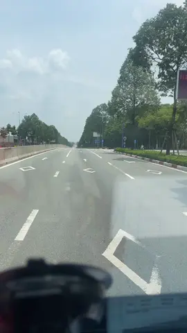 Tranh thủ đường vắng ta đạp thôi ..🤪🤪#xetai #xuhuongtiktok 