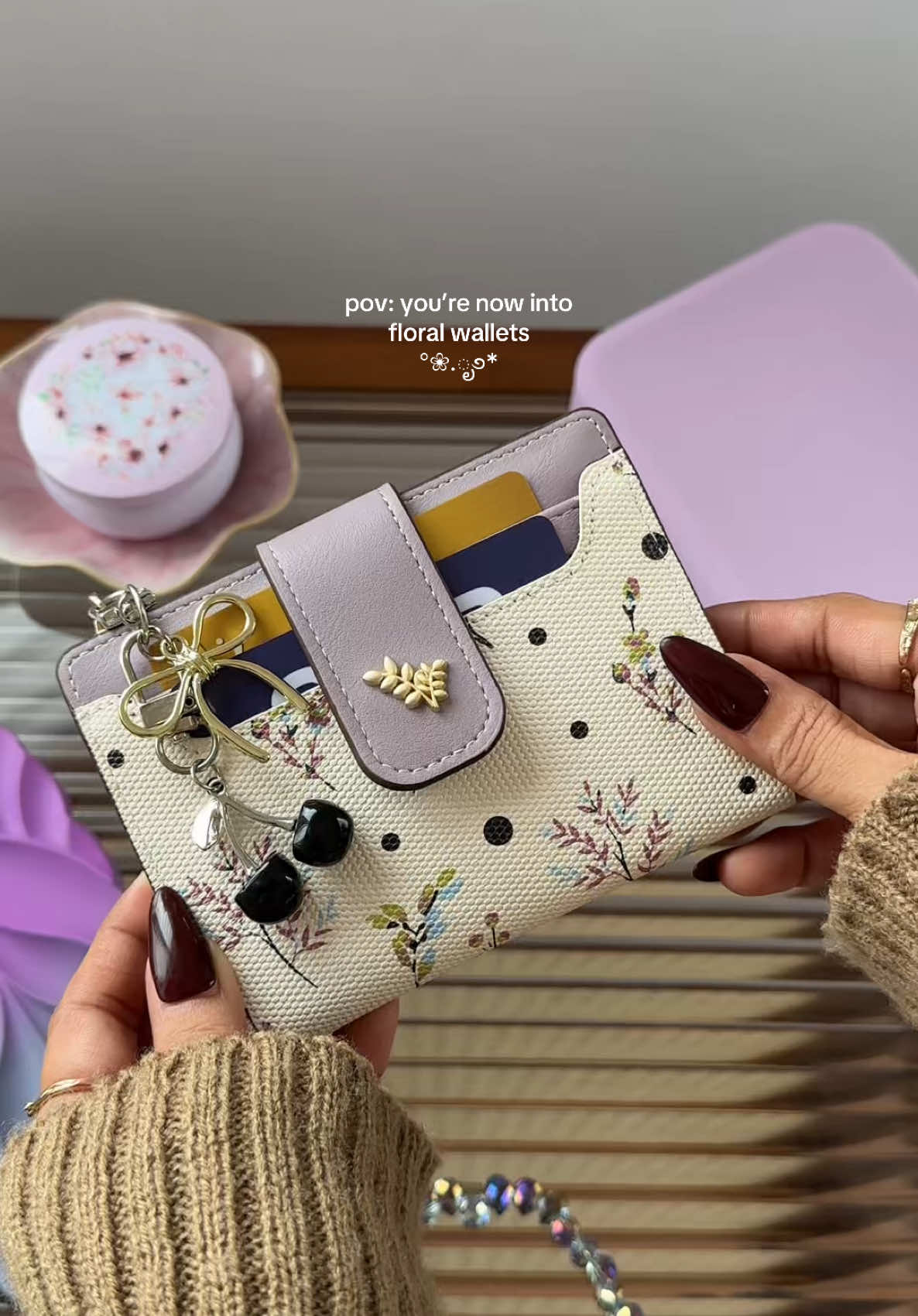 this floral print wallet is the prettiest 😭🌷💐 #seagloca #bifoldwallet #floralwallet #shortwallet #seaglocawallet #wallet #cutewallet #womenswallet