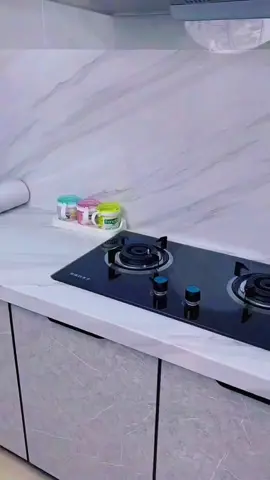 Ga usah beli keramik baru Bun..stiker dinding dapur ini bikin dapur kamu terlihat bersih dan baru #stiker #stikerdinding #stikerdindingdapur #wallpaper 