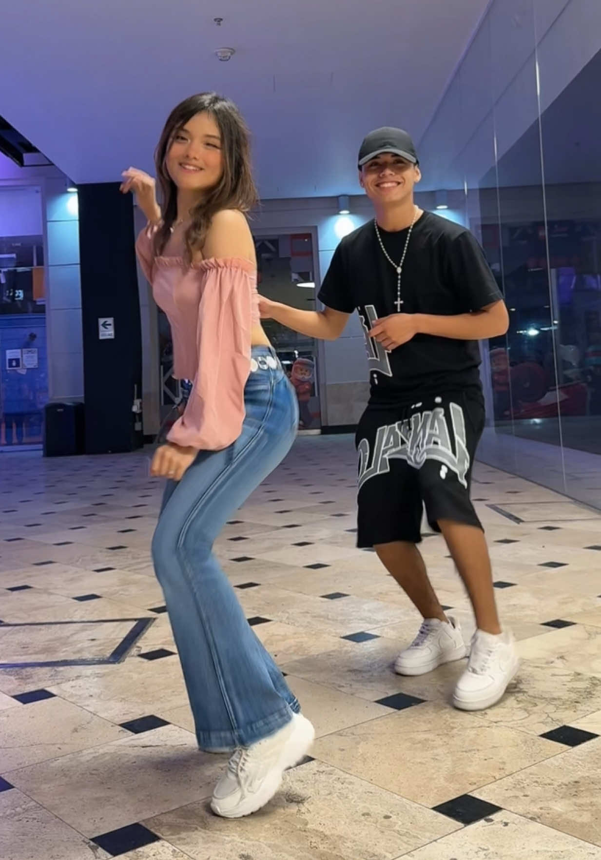 Dime que le falta a la luna 🤳🏻🍫 | @Dangelo🇵🇪 ig:@melaniealvan #reparto #melany #Viral 