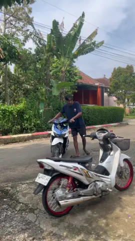 Indo rasa thailand @BOLLED #thilandstyle🇹🇭 #fypシ゚viral #masukberandafyp #wave125i_ไฟเลี้ยวบังลม #varior17style #variothailandstyle 