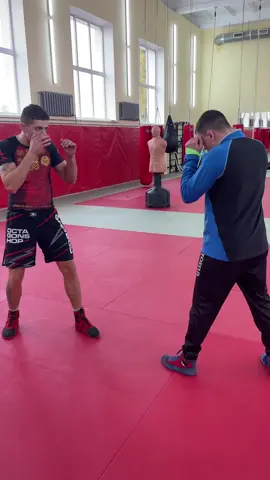 Удар которым роняют 