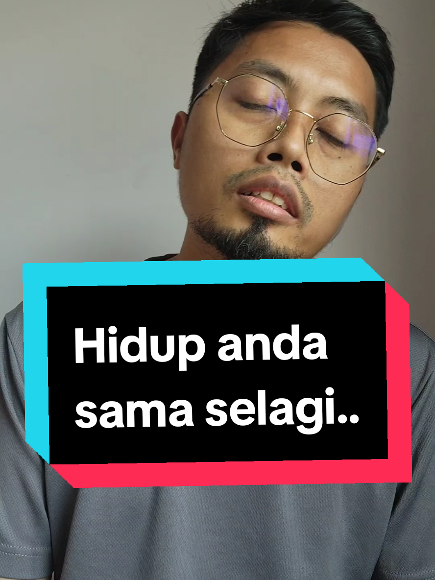 Dalam hidup kita sering berdepan dengan situasi yang berulang. Mungkin dalam bentuk kegagalan, konflik dalam hubungan, tekanan kerja atau perasaan tidak dihargai.  Secara psikologi, corak ini dikenali sebagai repetitive life patterns, satu fenomena di mana seseorang mengulangi pengalaman yang serupa akibat daripada respons dalaman atau kepercayaan yang tidak disedari (subconscious beliefs). Daripada sudut neurosains, corak tingkah laku berulang ini berpunca daripada pembentukan laluan saraf yang kekal dalam otak. Otak manusia berfungsi melalui sambungan neuron yang membentuk tabiat dan kebiasaan. Jika seseorang sentiasa memberi reaksi yang sama terhadap tekanan seperti melarikan diri, marah atau menyalahkan diri maka laluan neuron tersebut akan menjadi ‘autopilot’. Inilah sebabnya kenapa perubahan sukar; kerana ia memerlukan pembinaan semula laluan saraf yang baru, atau disebut sebagai neuroplasticity. Untuk memutuskan kitaran ini, anda perlu membuat tindak balas yang berbeza. Sebagai contoh, jika selama ini anda mendiamkan diri setiap kali berasa tidak dihargai, cuba respons dengan menyatakan perasaan anda secara berhemah. Perubahan kecil ini akan mula membina sambungan neuron baru yang akhirnya menukar corak reaksi anda terhadap situasi tersebut. Dalam terapi psikologi seperti Cognitive Behavioral Therapy (CBT), individu diajar untuk mengenal pasti corak pemikiran lama dan menggantikannya dengan yang baru. Dari situ, tingkah laku pun berubah, dan kehidupan tidak lagi terperangkap dalam ulangan yang sama. Kesimpulannya, jika anda mahu peluang hidup yang baru, anda perlu tinggalkan respons dan tabiat lama.  Dunia ini tidak akan berubah, tetapi otak anda boleh dan dari situ, seluruh hidup anda boleh berubah juga. #MentalHealthAwareness #dailymotivation 