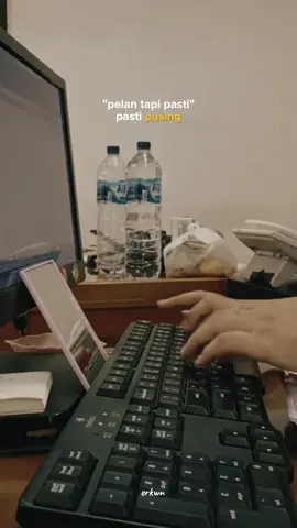belajar mengetik 10 jari gak kepake ygy 😂 #CapCut #mengetik10jari #cepet #ikutanyangviral #masukberanda #keyboard #jadul #enak 