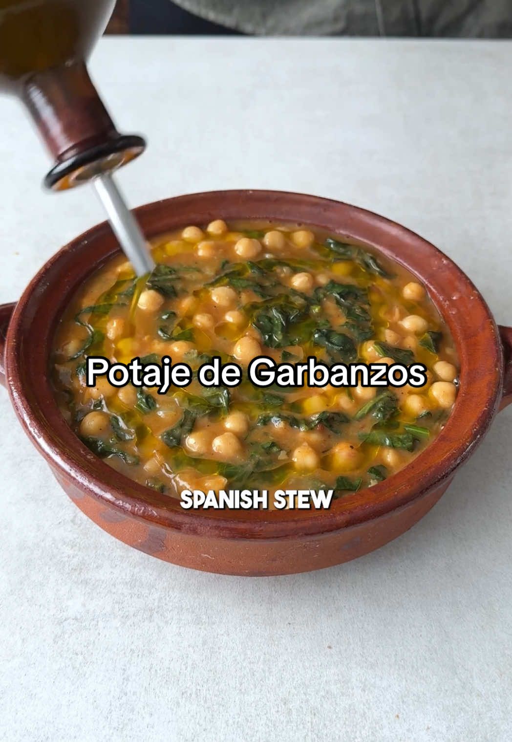 Two Spanish kitchen hacks for the ultimate stew 🇪🇸 #potajedegarbanzos #spanishfood #vegan 