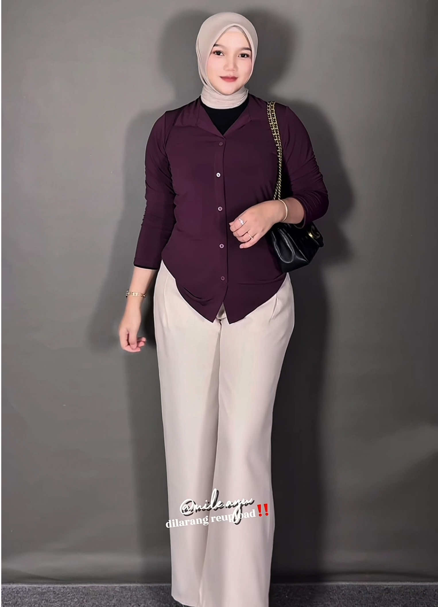 bakal jadi atasan fav akooo🫵🏻😍 adem, stretch poll, bajunya ga berat. definisi baju yang nyaman bgt plisss🫵🏻😍🤩 . . . . . . . . . . #atasan #OOTD #ootdfashion #ootdhijabstyle #ootdinspo #ootdinspiration #ootdhijabsimple #outfit #outfitideas #outfitinspo #outfitinspiration #ootdhijab 