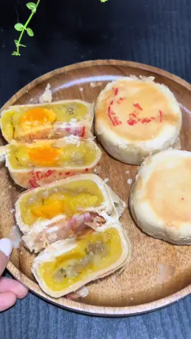 Bánh pía (bánh lột da) đặc sản Sóc Trăng Thương mời anh chị ạ  #duyenoioi #food #ancungtiktok #mukbang #anvat #reviewfood #banhpia #banhpiasoctrang #banhpiathanhhuong 