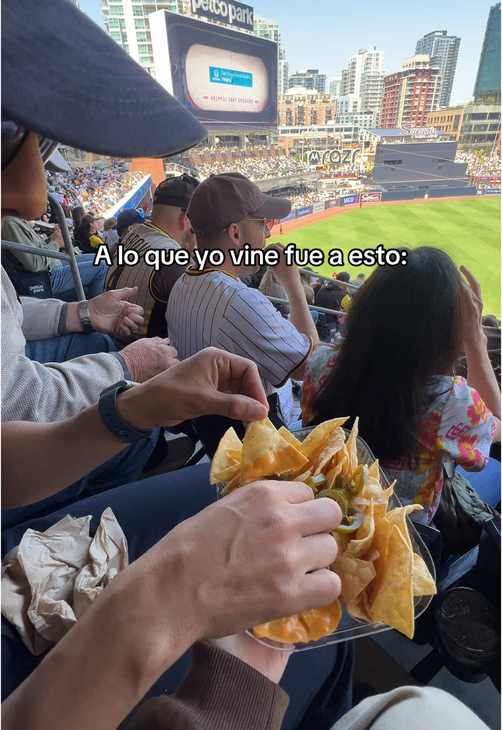 A comer Nachitos del petco #petcopark #sandiegopadres 