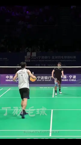 What a backhans smash 😍 #badminton #leeziijia