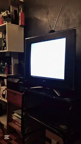Conectando pc gamer a una tv antigua. #tv #antigua #pcgamer #troll