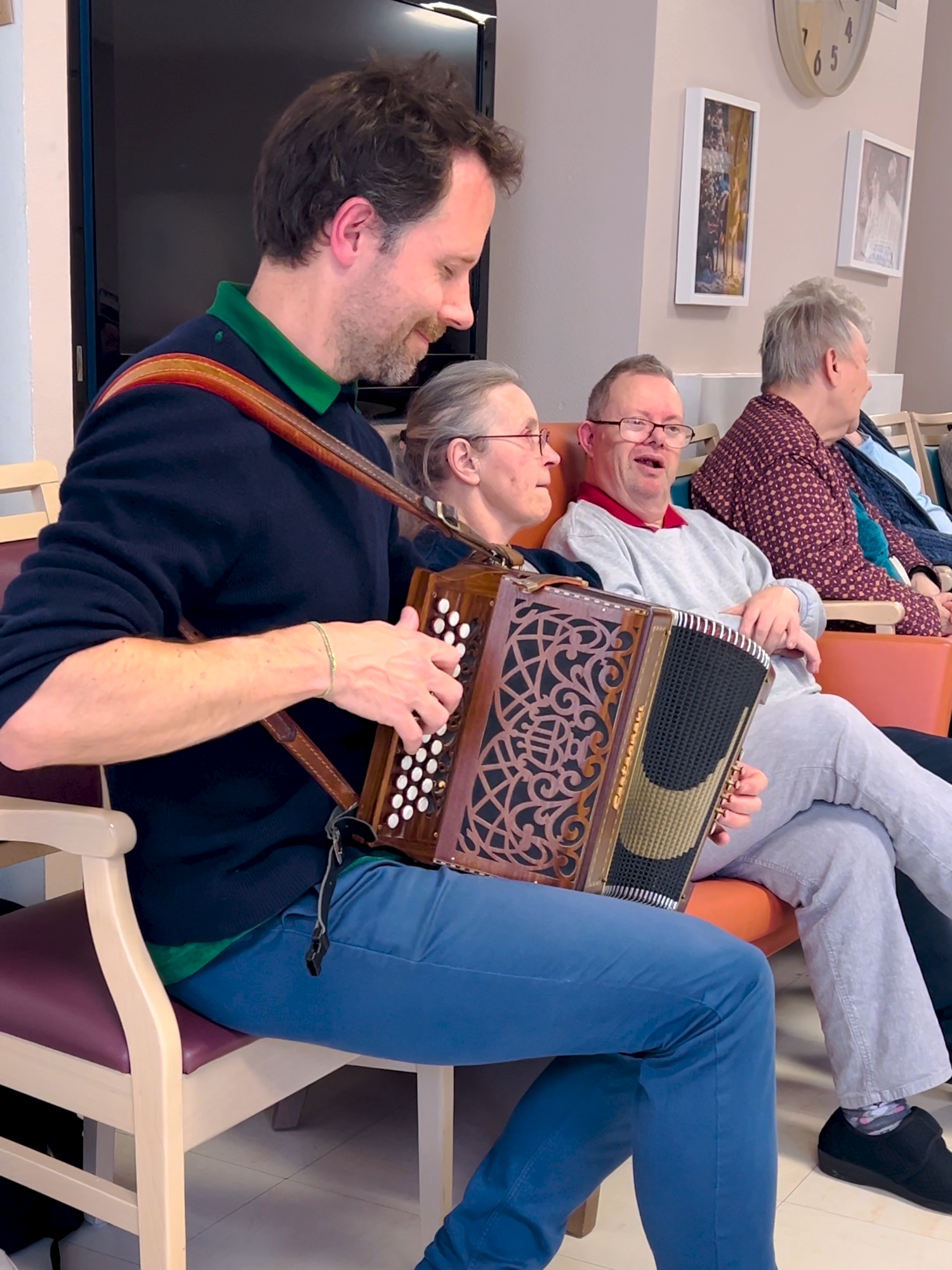 Quand tout un EHPAD se met à danser 💃🪗 #FondationFilseine #fyp #Accordéon #VieEnEHPAD #DanseSenior #Ehpad  #foryoupage❤️❤️ #resident #maisonderetraite #forupage #Fondation