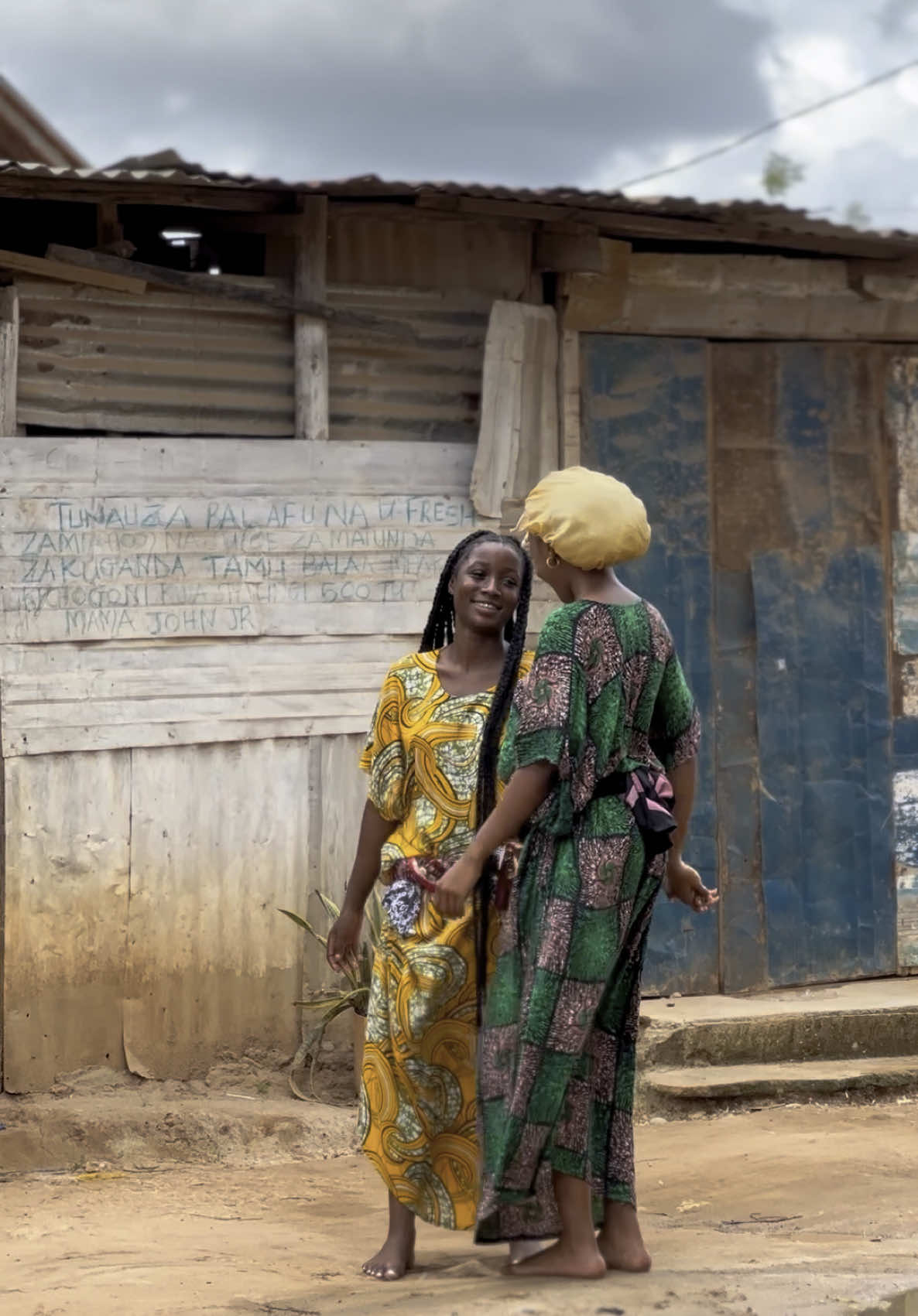 Waswahilii tupepatikana sasa😂😂😂 @Shakira__kay @LeeMoney Og  #uswazi #diamond #tanzaniatiktok #kibaokata #swahili #dance#challenge 