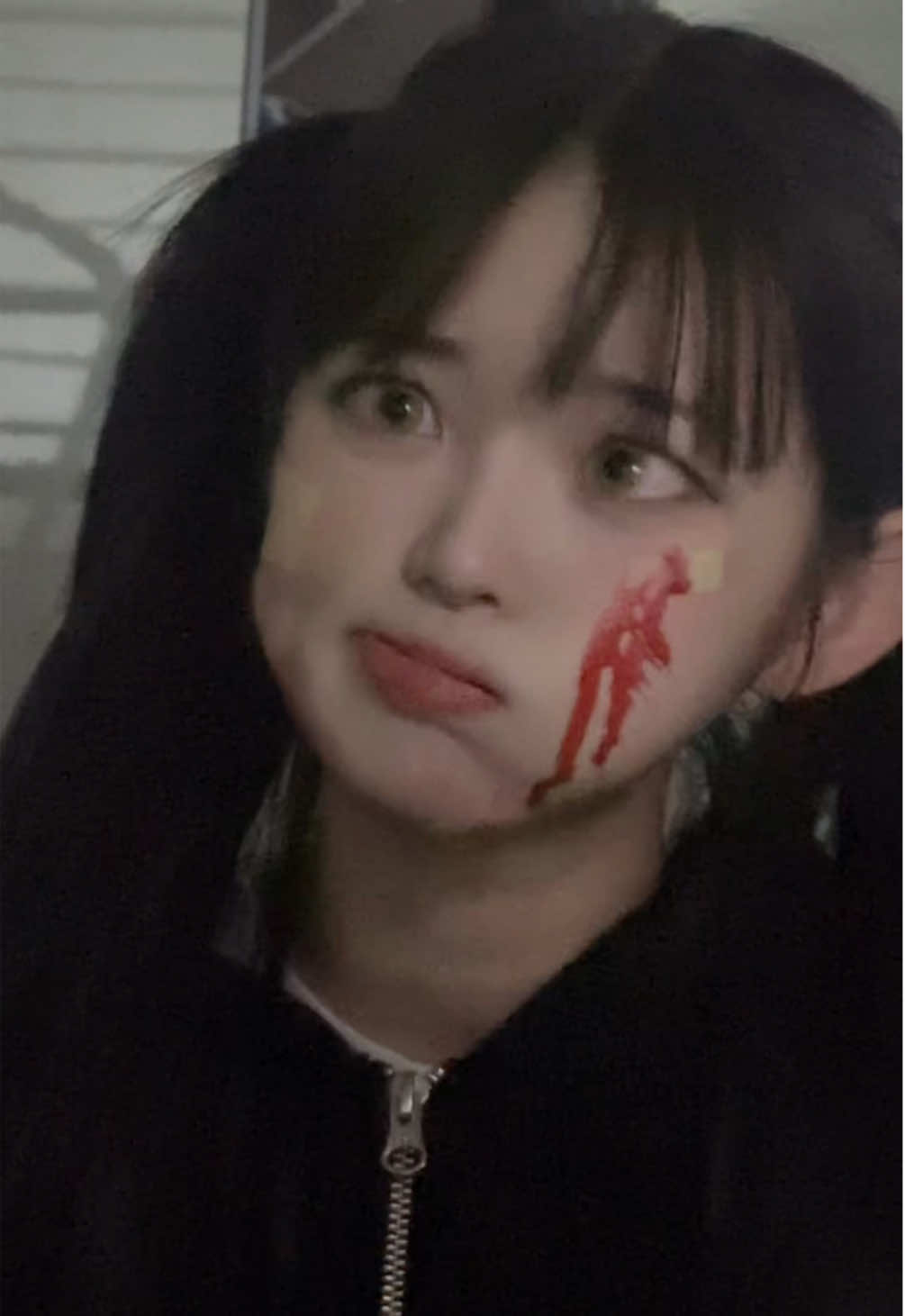 표정 너무 안써서 굳어버린ww 🚫fake blood🚫