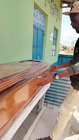 uko apo mbele ya hayati alaf anasimama. 🤣#prankwars #prankvideo #nairobitiktokers #kenyantiktok🇰🇪 #fyp #trendingsong #trends #treanding #trendingvideo #funnymemes #funnytiktok #funny #funn #viralditiktok #viralvideos #viralditiktok #video #tiktokviral #comedia 