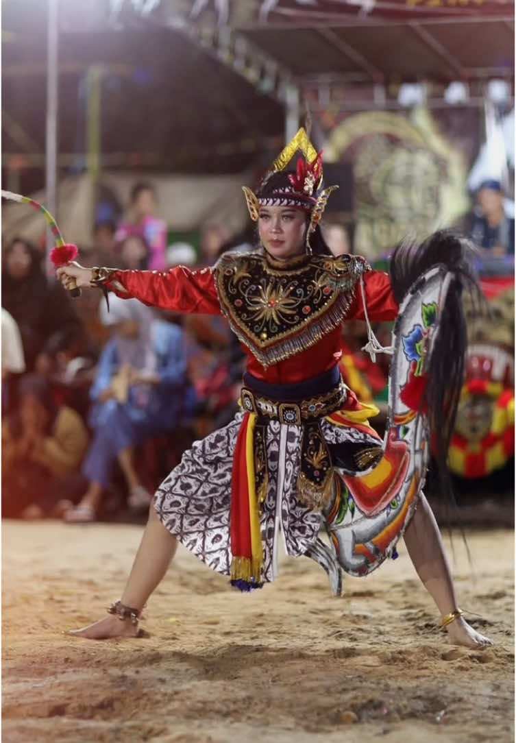 PENAK NE NDUKKKKKKK💃🏻💃🏻💃🏻💃🏻🥰🥰🥰🥰 #senterewetulungagung #jaranan #jaranantiktok #jarananindonesia #kudalumping #margobudoyo777 #fyp #budayajawa #jarananjawa #storyjaranan #jathilan #jathilcantik #jathilanindonesia #jaranankediri #jarananjawatimur 