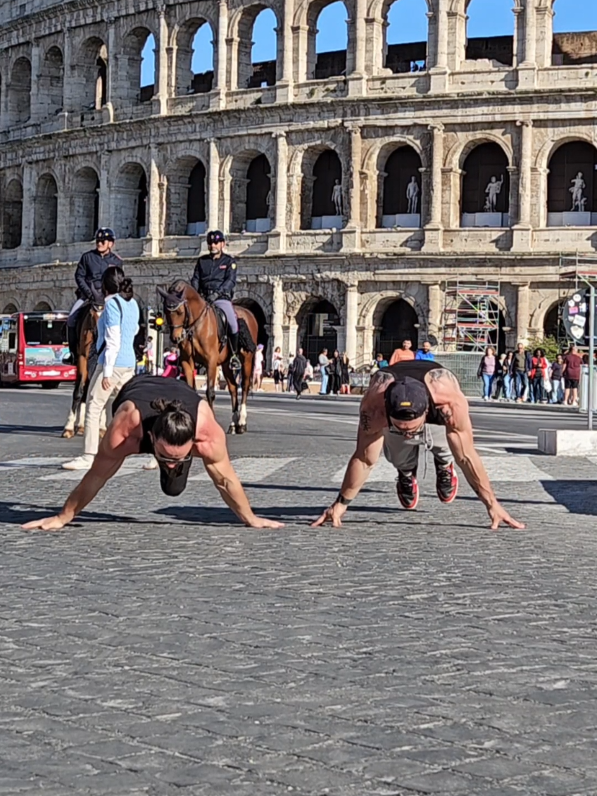 Even the cops were impressed☠️😂👀 #barsimode #calisthenics #reaction #workout #viral @Andry Strong 