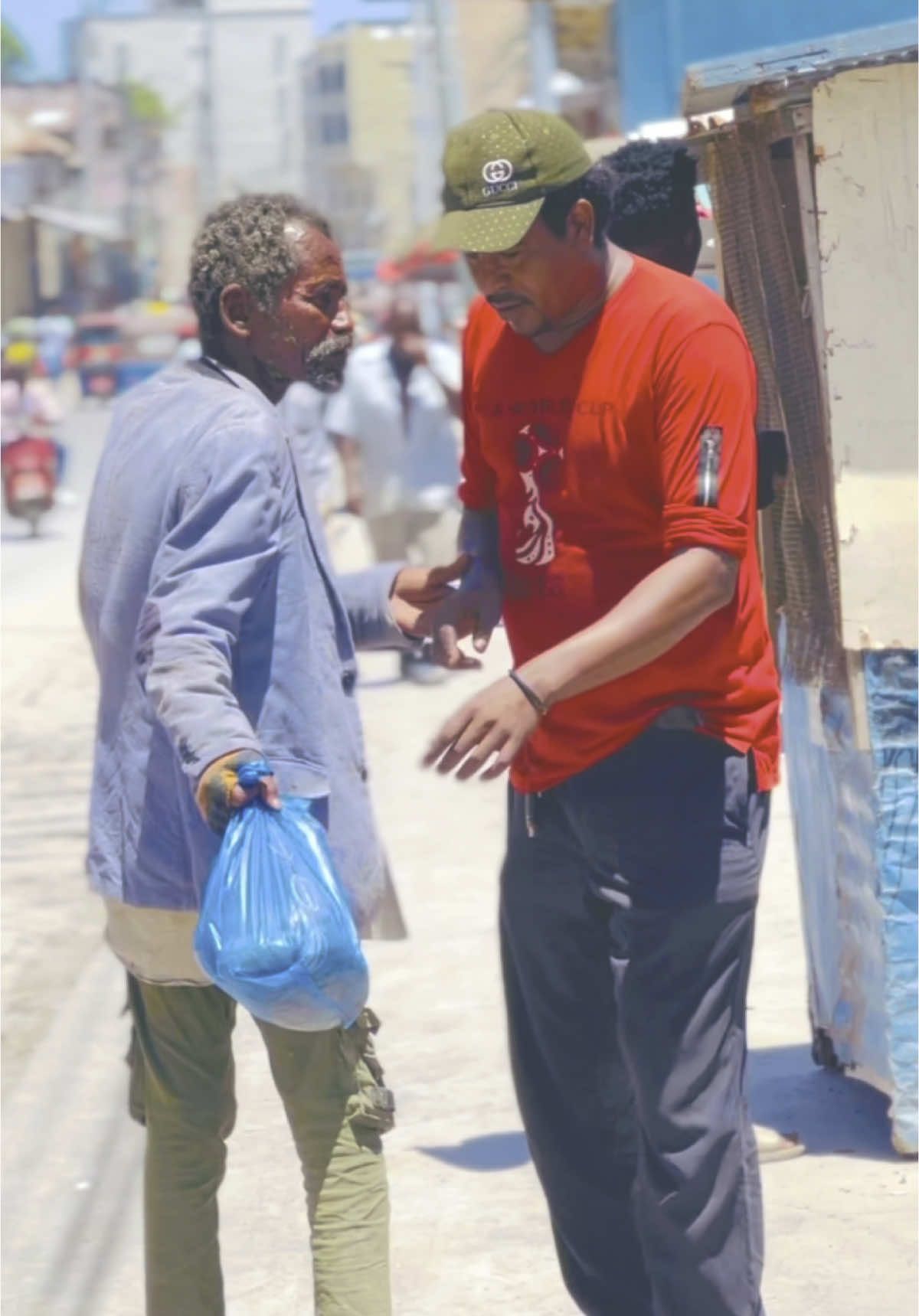 Raiiz prank public Somalia Muqdisho 🤭😂😂🇸🇴 #kenyantiktok #somalitiktok #raiiz13 #prank 